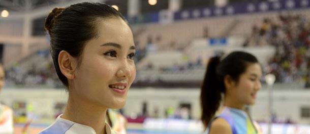 يا للجمال! مجموعة من صور مضيفات توزيع الجوائز في الألعاب الوطنية الصينية للشباب