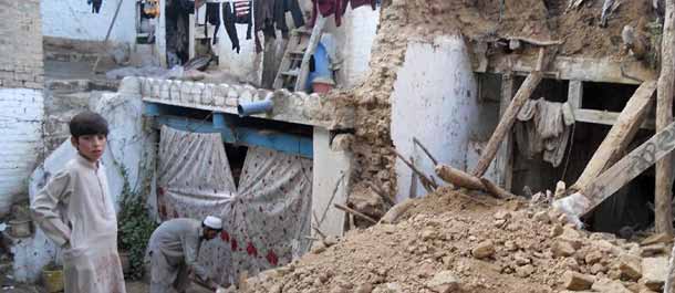 تحديث: مصرع 125 شخصا واصابة 1000 جراء زلزال بقوة 8.1 في باكستان