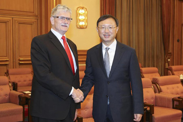 عضو بمجلس الدولة الصينى يجتمع مع رئيس الجمعية العامة للأمم المتحدة