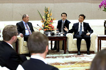 نائب الرئيس الصيني يلتقي مع القادة السياسيين الشباب بدول وسط وشرق أوروبا