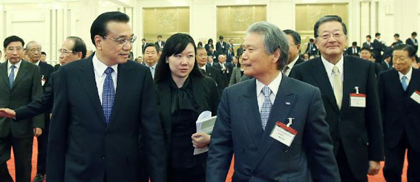رئيس مجلس الدولة الصينى يحث قادة الاعمال اليابانيين على المساعدة فى تحسين العلاقات الثنائية