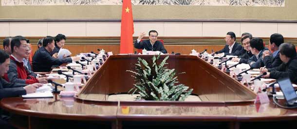 رئيس مجلس الدولة الصيني يؤكد على الإصلاحات وإعادة الهيكلة
