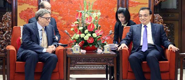 رئيس مجلس الدولة الصيني يجتمع مع بيل جيتس