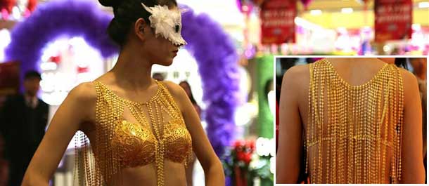 إقامة معرض الملابس الداخلية الذهبية بقيمة 3 ملايين يوان في متجر بقانسو