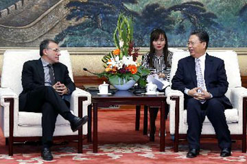زعيم بارز في الحزب الشيوعي الصيني يلتقي مع وفد كولومبي