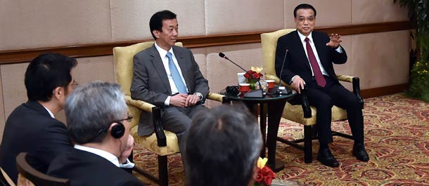 رئيس مجلس الدولة الصيني يحث قادة الأعمال الماليزيين على الإسهام في العلاقات الثنائية