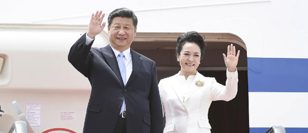 الرئيس الصيني شي جين بينغ يصل إلى هرارى فى زيارة دولة إلى زيمبابوى