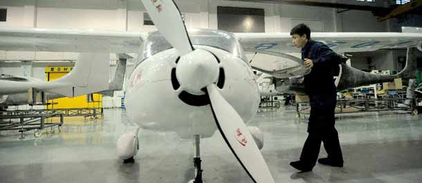 الصين تطور أول طائرة محلية الصنع تعمل بالكهرباء