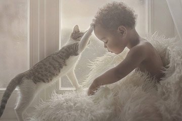 أعمال التصوير تسجل اللحظات المثيرة بين الأطفال والحيوانات