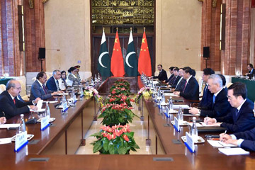 الرئيس الصيني يلتقي مع نظيره الباكستاني
