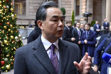 وزير الخارجية الصيني يحضر اجتماعات عن القضايا السورية
