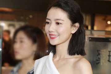 الممثلة الصينية قاو يوان يوان تحضر النشاط التجاري