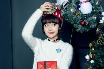 البوم صور الممثلة الصينية تشانغ جيا نينغ في عيد الميلاد