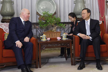 عضو بمجلس الدولة الصينى يجتمع مع الأمين العام لمنظمة شانغهاى للتعاون المنصرف