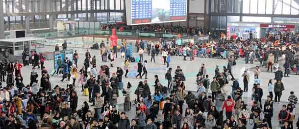 الصين تشهد زحام السفر في نهاية إجازة يوم رأس السنة الجديدة