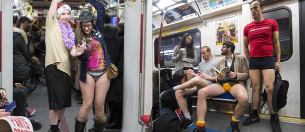 فعالية " لا سروال" في مترو تورنتو كندا