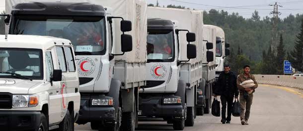 تقرير اخباري : دخول شاحنات تحمل مساعدات انسانية لثلاث بلدات محاصرة بسوريا
