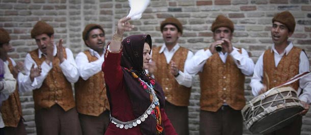 زيارة إيران والتمتع بالثقافات الفارسية