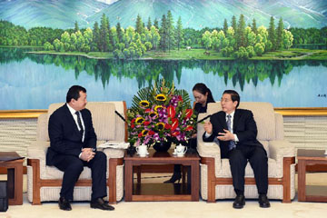 الصين وطاجيكستان تتعهدان بتعزيز التعاون الأمنى