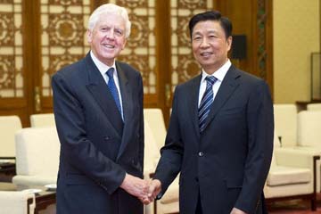 نائب الرئيس الصيني يلتقي مع مشرع بريطاني