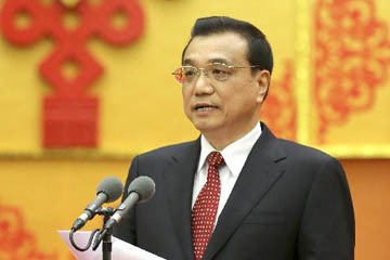 رئيس مجلس الدولة لي كه تشيانغ يقدم التعازي بعد زلزال تايوان