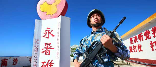 الجنود الصينيون المتمركزيون في بحر الصين الجنوبي يحرسون سلامة البلاد