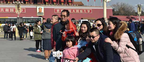 مناطق سياحية في بكين تستقبل ذروة السياح في عيد الربيع