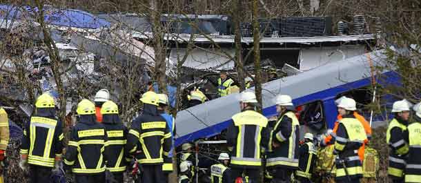 مقتل 8 أشخاص وإصابة 100 آخرين في حادث تصادم قطارين بألمانيا