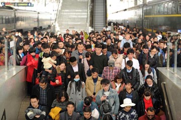رحلات الركاب بالقطارات تبلغ رقما قياسيا مع انتهاء عطلة عيد الربيع في الصين