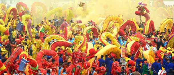 الفنانون الصينيون يستقبلون مهرجان الفوانيس المقبل في أنحاء الصين