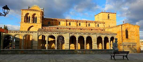 الزيارة إلى مدينة آبلة الإسبانية المدينة القديمة من العصور الوسطى