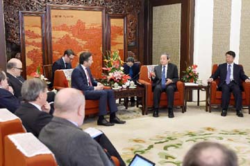 نائب رئيس مجلس الدولة الصينى يلتقى مع وفد اوروبى