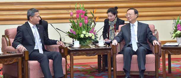 اجتماع دبلوماسيين صينيين وسنغافوريين بارزين لبحث العلاقات الثنائية والعلاقات بين الصين والآسيان