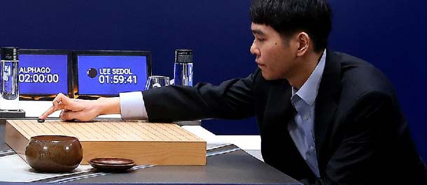 روبوت جوجل AlphaGo يهزم بطل العالم في لعبة Go