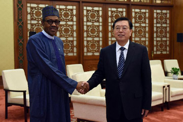 كبير المشرعين الصينيين يلتقي بالرئيس النيجيري