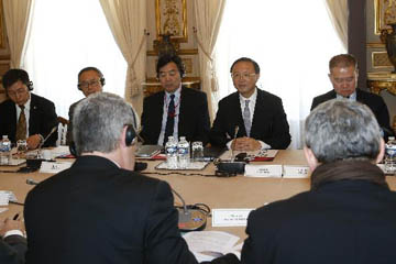 اتفاق بين مسئولين صينيين وفرنسيين على الحفاظ على اتصالات إستراتيجية وتعزيز التعاون 
البرجماتى
