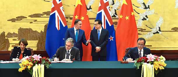 رئيس مجلس الدولة الصيني يعقد محادثات مع رئيس وزراء نيوزيلندا