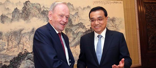 رئيس مجلس الدولة الصيني يجتمع مع رئيس الوزراء الكندى السابق