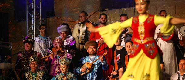مقالة خاصة: الموسيقى والطبول تجمع 20 دولة في مهرجان بمصر وسط حماس جماهيري
