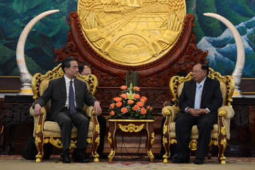 لاوس والصين تتعهدان بتعزيز العلاقات الثنائية