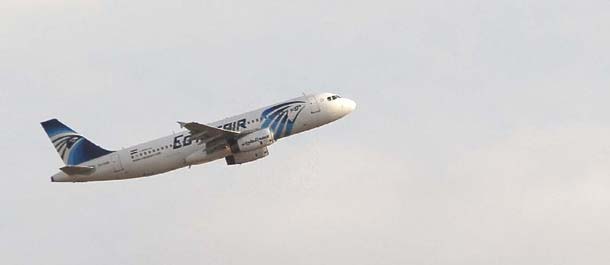 مصر للطيران تؤكد اختفاء طائرة ركاب من على شاشة الرادار وهي في طريقها من باريس إلى 
القاهرة