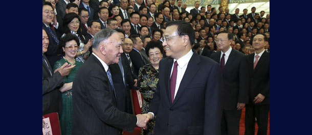 رئيس مجلس الدولة يحث الصينيين فى الخارج على مزيد من الاسهام فى التنمية الصينية