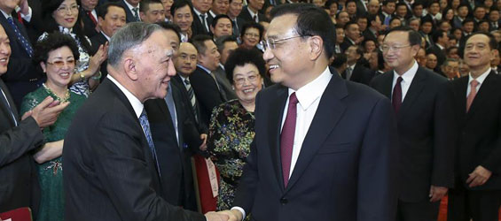 رئيس مجلس الدولة يحث الصينيين فى الخارج على مزيد من الاسهام فى التنمية الصينية
