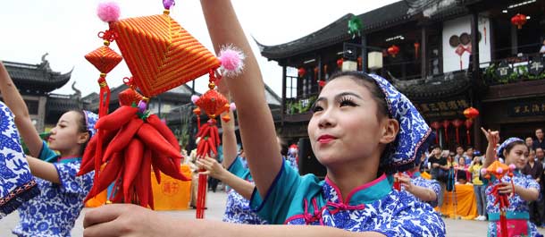الصينيون يتمتعون بعطلة عيد "دوانوو"