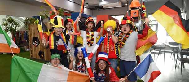 ازدهار تجارة لوازم هواة كرة القدم في الصين خلال بطولة الأمم الأوروبية