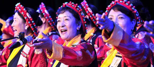 احتفال الكوادر من المسنين بالذكرى الـ95 لتأسيس الحزب الشيوعي الصيني بالتبت