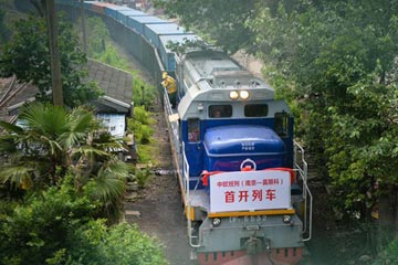 نانجينغ تطلق خدمة قطار شحن إلى أوروبا