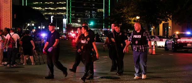 مقتل 4 من الشرطة في إطلاق نار أثناء مظاهرة ضد عنف الشرطة في تكساس