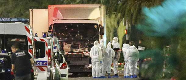 مقتل 73 شخصا على الأقل دهسا بشاحنة في مدينة نيس جنوبي فرنسا