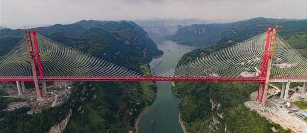 افتتاح طريق سريع في جبال جنوب غربي الصين
